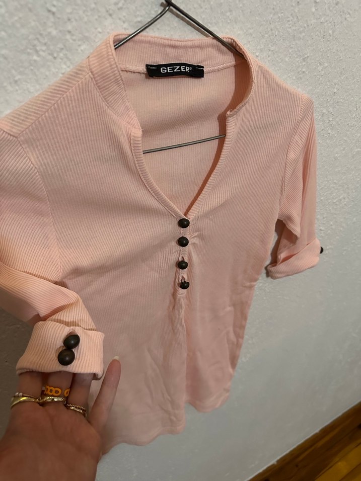 Düğmeli V Yaka Yavruağzı Kadın Tişört #Y2K - Görsel 4