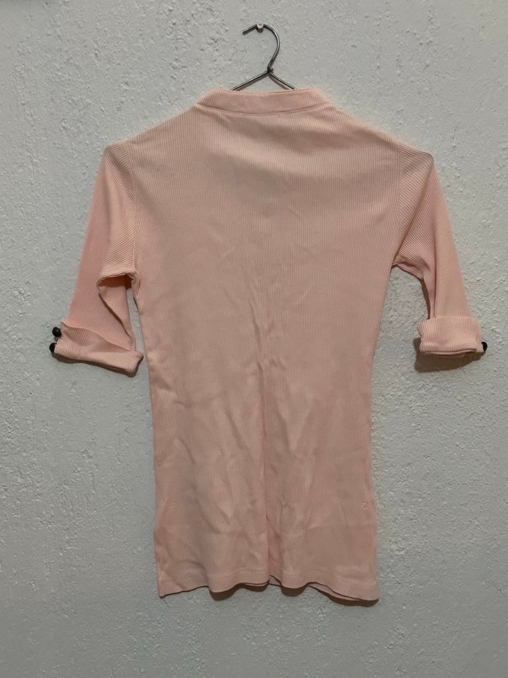 Düğmeli V Yaka Yavruağzı Kadın Tişört #Y2K - Görsel 2