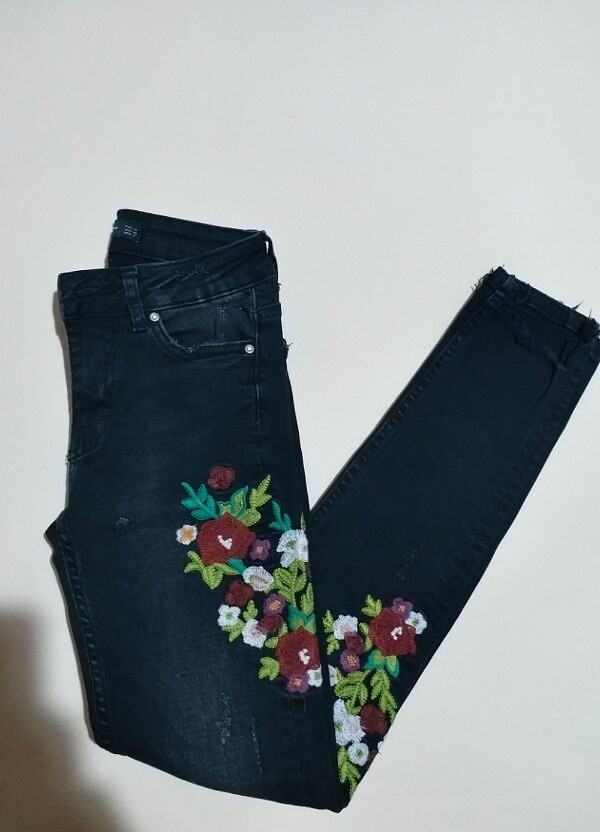 Zara 32 Beden Siyah Işlemeli Kot Pantolon - Görsel 2