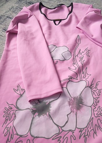 Pembe Çiçek Desenli 
 Tişörtü - Görsel 3