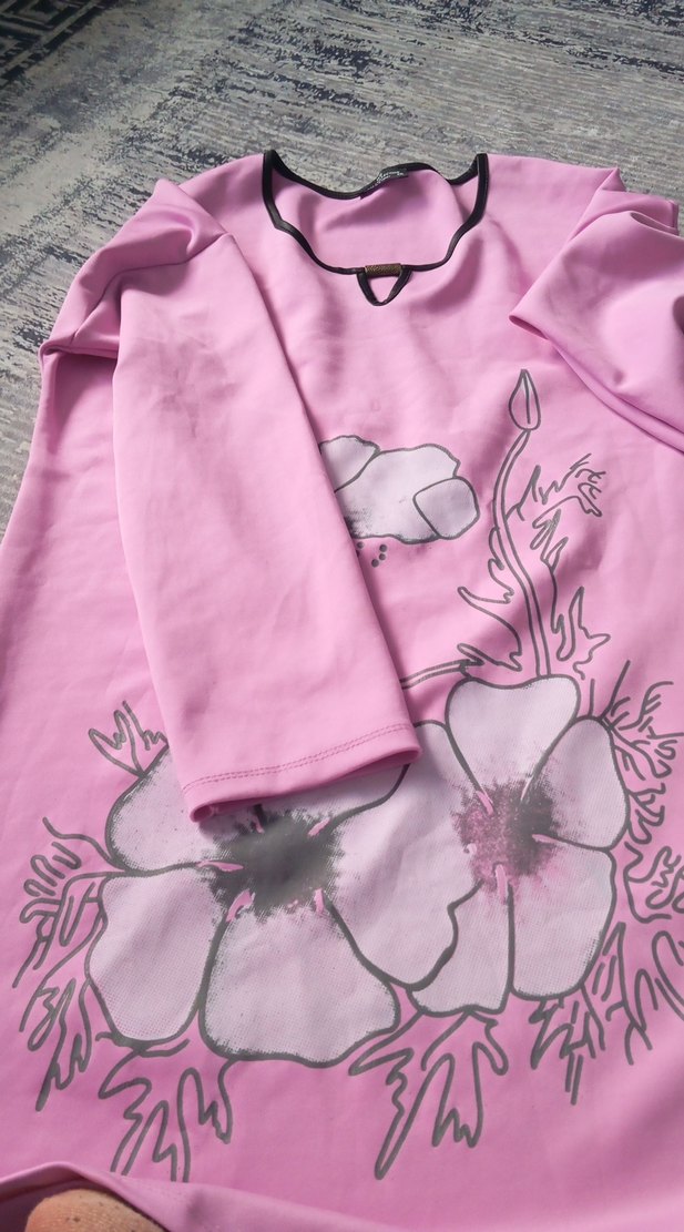 Pembe Çiçek Desenli 
 Tişörtü - Görsel 3