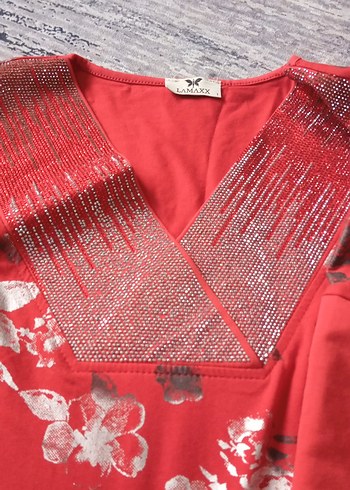 Kırmızı Desenli V Yaka  Bluzu - Görsel 2