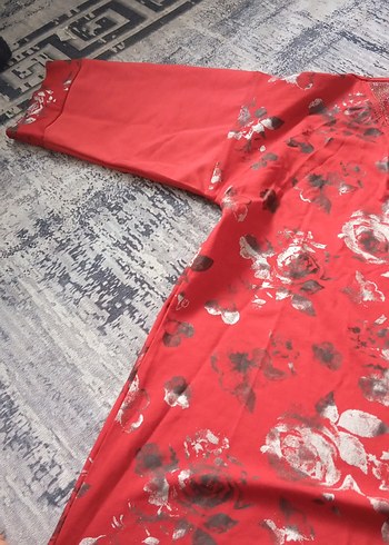 Kırmızı Desenli V Yaka  Bluzu - Görsel 3