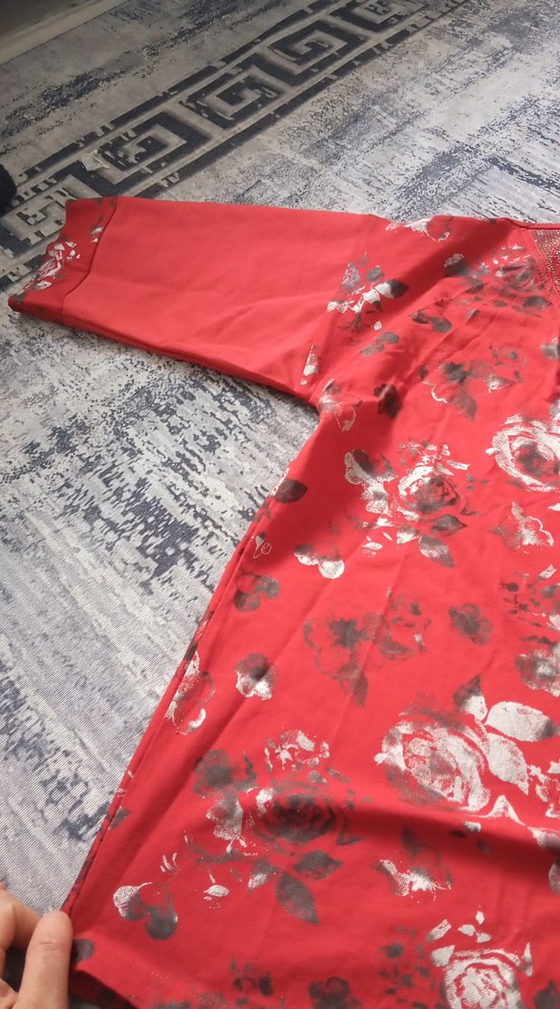 Kırmızı Desenli V Yaka  Bluzu - Görsel 3