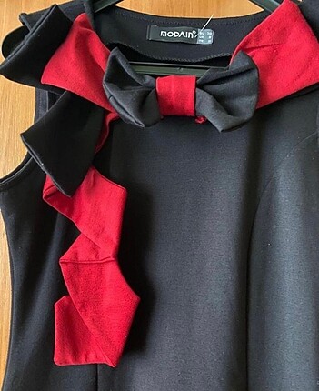 36 Beden Siyah, kırmızı kurdeleli elbise