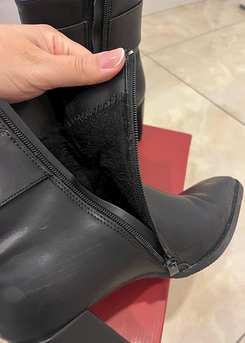 Kadın Siyah Deri Tokalı Topuklu Bot - Görsel 6