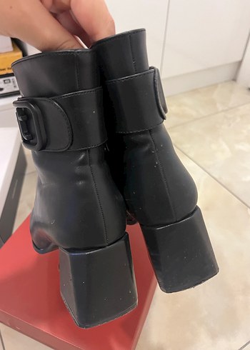 Kadın Siyah Deri Tokalı Topuklu Bot - Görsel 7