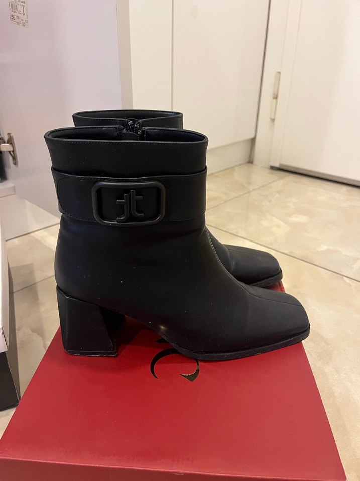 Kadın Siyah Deri Tokalı Topuklu Bot - Görsel 4