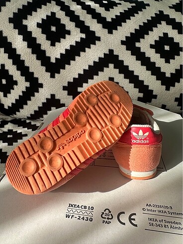 23 Beden turuncu Renk Adidas spor ayakkabı