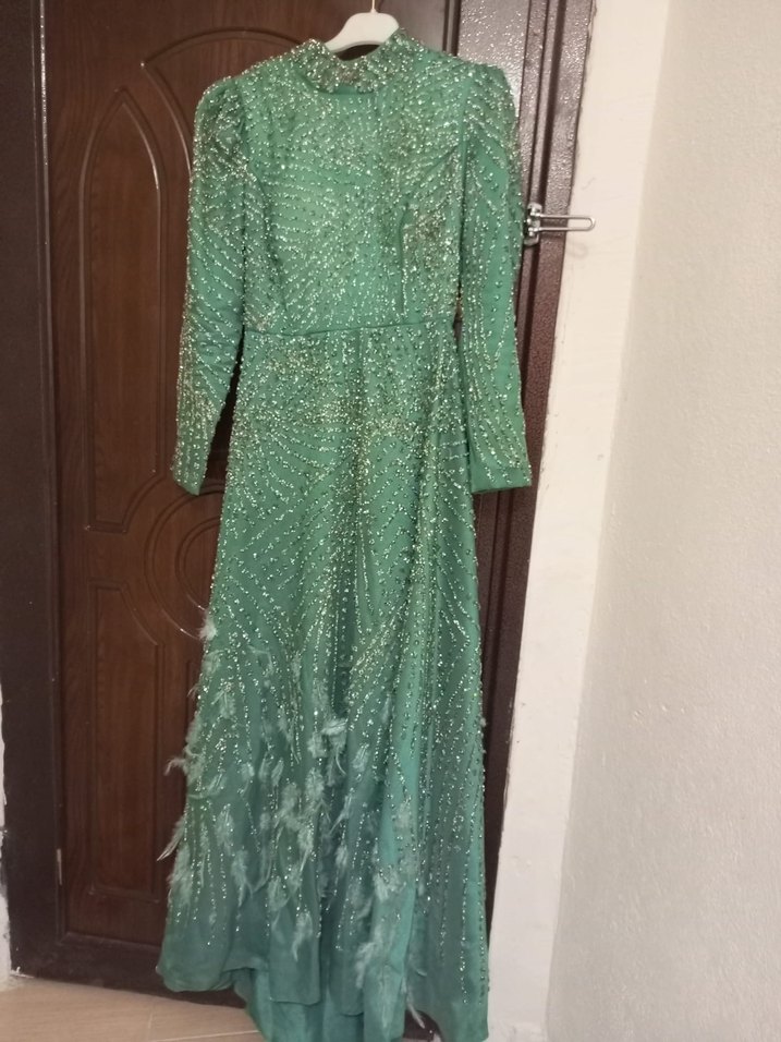 Uzun Kollu İşlemeli Yeşil Abiye Elbise - Görsel 2