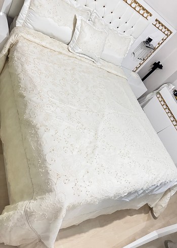 İşlemeli Beyaz Yatak Örtüsü Seti - Görsel 5