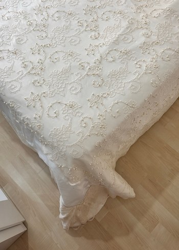 İşlemeli Beyaz Yatak Örtüsü Seti - Görsel 3