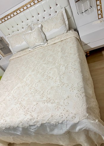 İşlemeli Beyaz Yatak Örtüsü Seti - Görsel 7