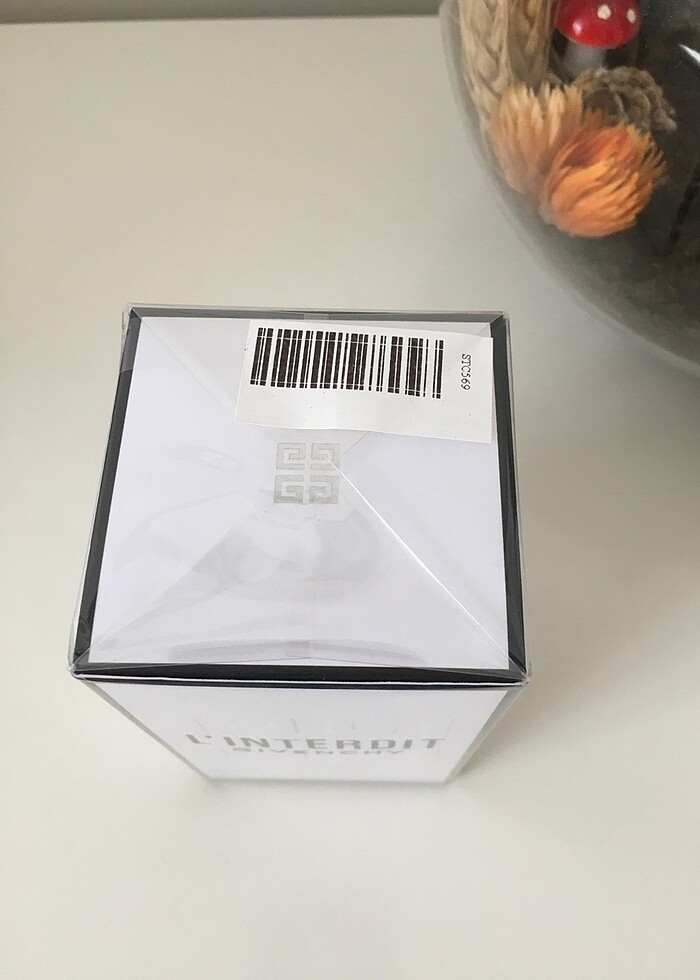 Gıvenchy parfüm - Görsel 3