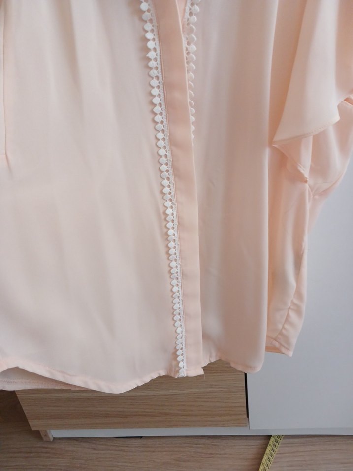 Düğmeli V Yaka Kadın gömlek - Görsel 4