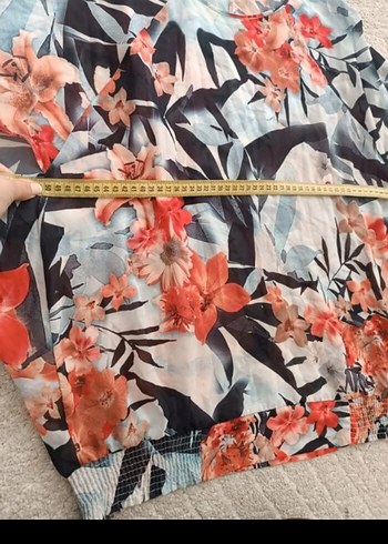 Gri Çiçek Desenli Kısa Kollu Bluz - Görsel 5