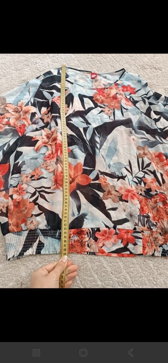 Gri Çiçek Desenli Kısa Kollu Bluz - Görsel 4