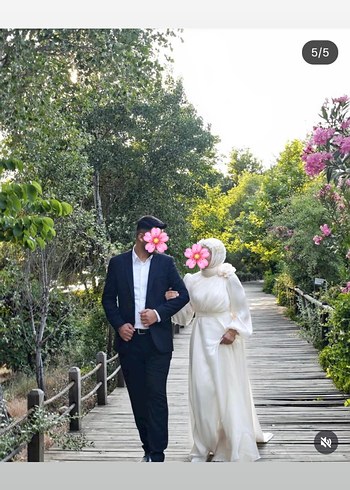 Uzun Kollu Beyaz Minimalist Nişan Elbisesi