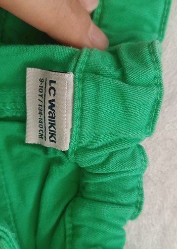 Erkek Çocuk Parlak Yeşil Bol Kesim Şort - Görsel 2