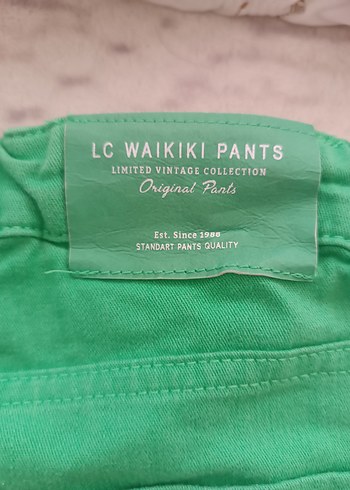 Erkek Çocuk Parlak Yeşil Bol Kesim Şort - Görsel 4