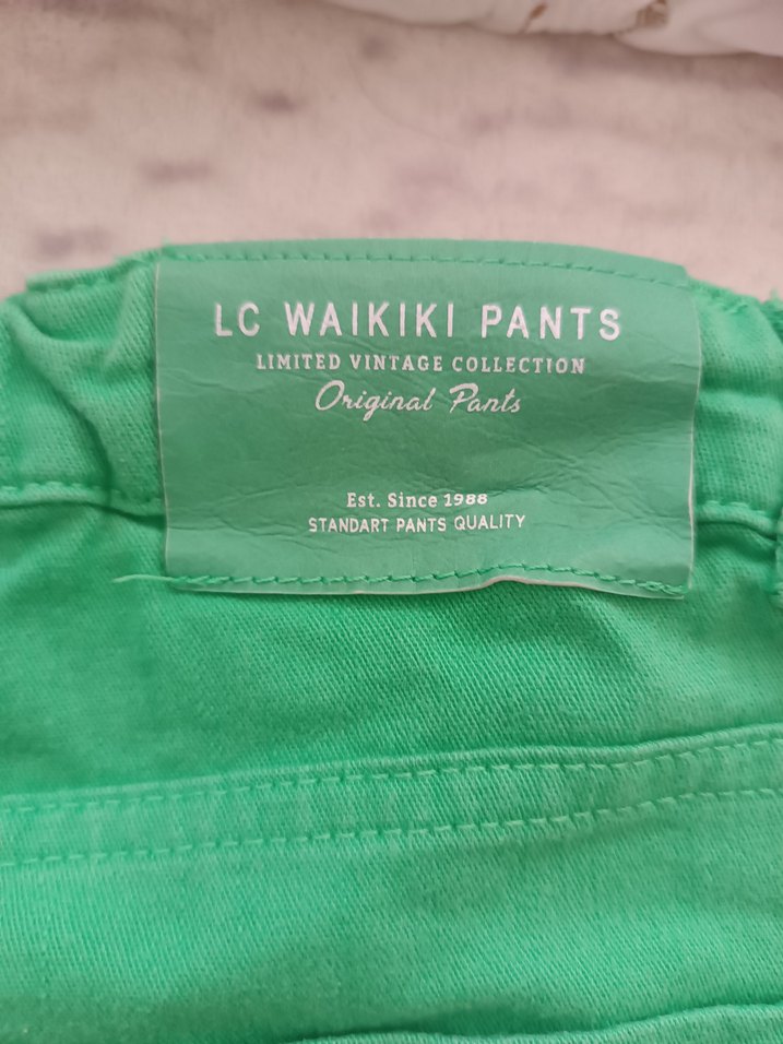 Erkek Çocuk Parlak Yeşil Bol Kesim Şort - Görsel 4