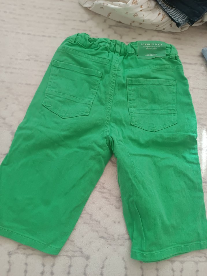 Erkek Çocuk Parlak Yeşil Bol Kesim Şort - Görsel 3