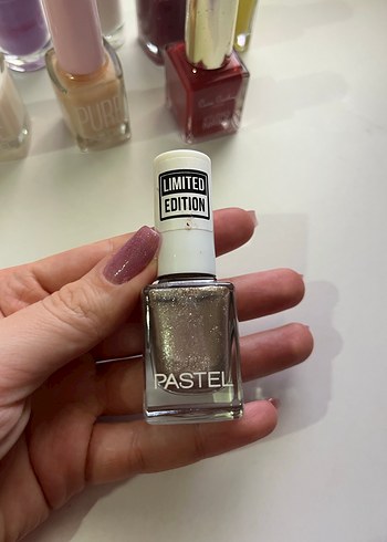 Beyaz ve açık renk oje seti - Görsel 2