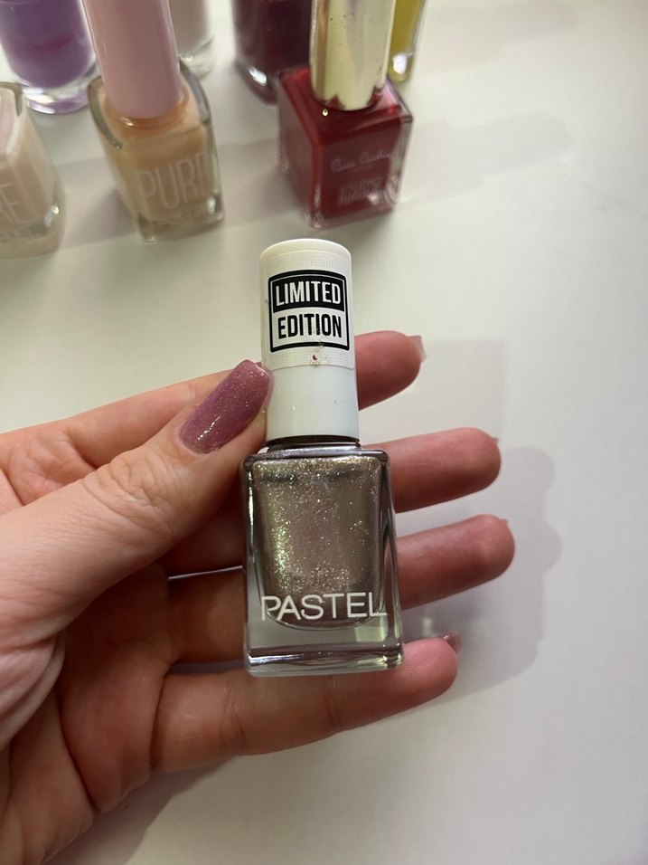 Beyaz ve açık renk oje seti - Görsel 2