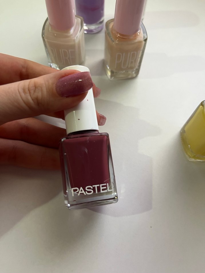 Beyaz ve açık renk oje seti - Görsel 5