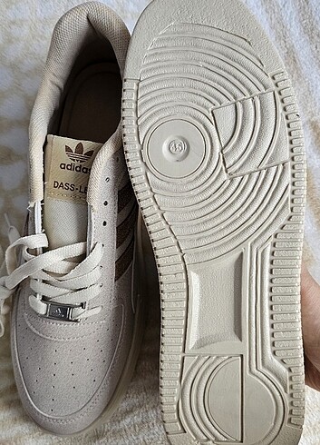 45 Beden Adidas spor ayakkabı
