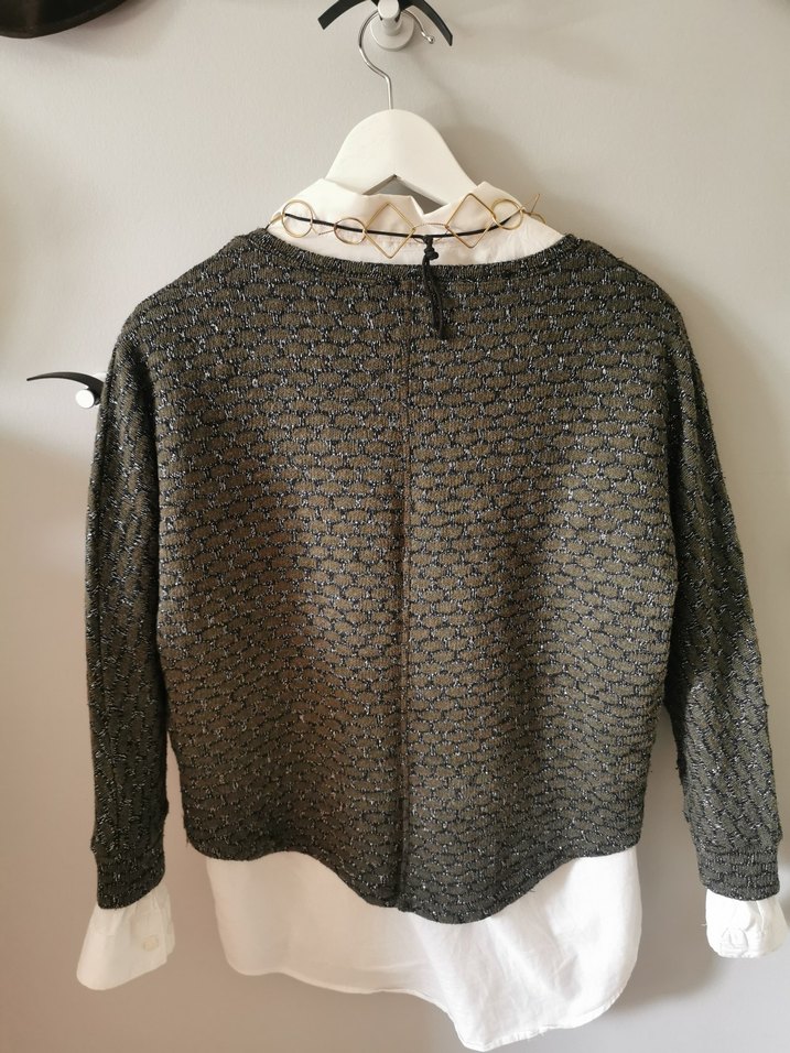 Gri Zincir Detaylı Bohem Kadın Kazak - Görsel 2