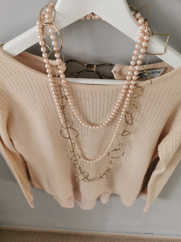 Zincir Detaylı Bej Kadın Triko Kazak - Görsel 5