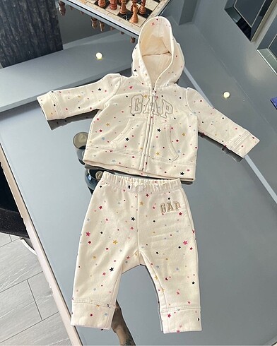 Gap bebek eşofman takımı
