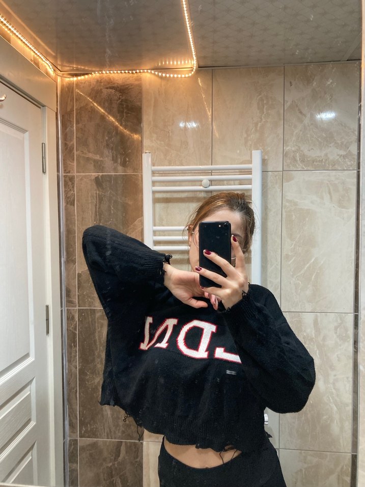 Siyah Baskılı Kadın kazak - Görsel 2