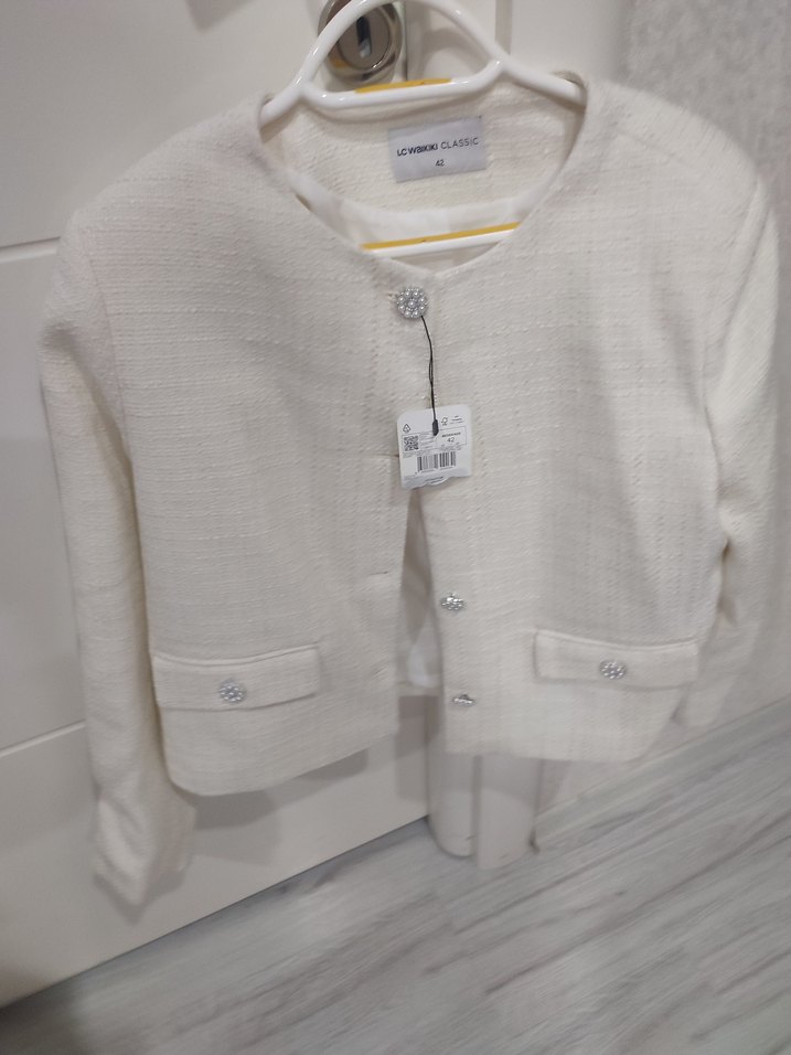 Düğmeli Beyaz Midi Kadın Ceket - Görsel 4