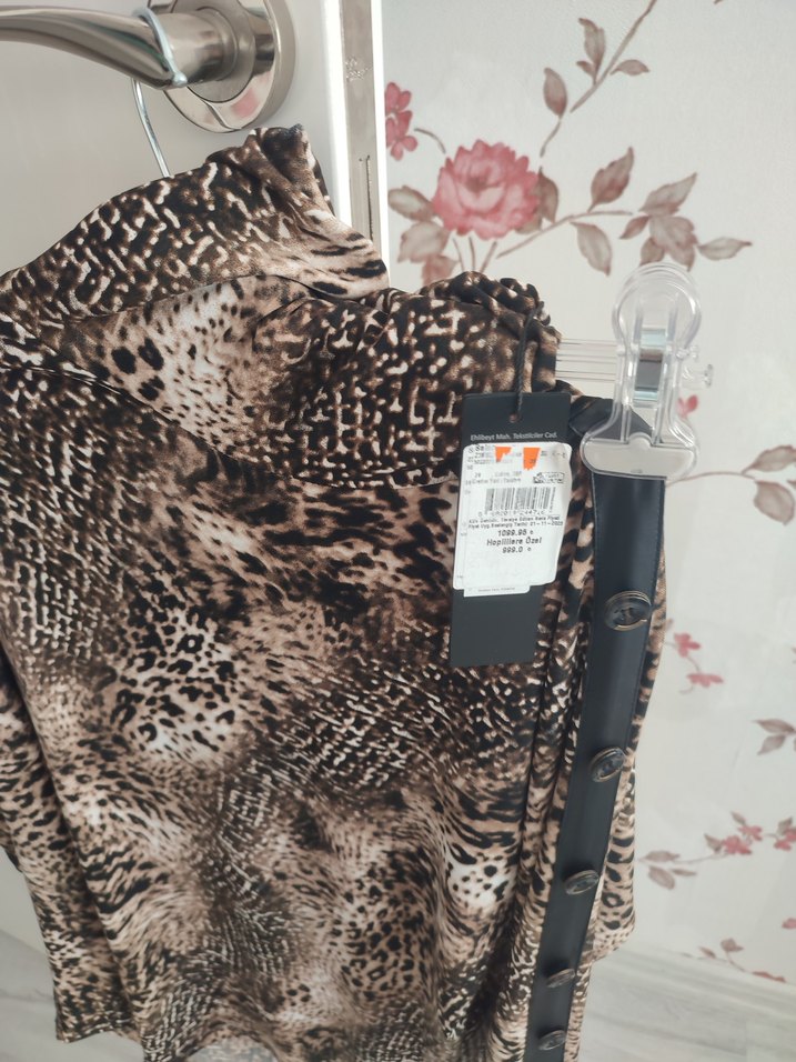 Selen MarkaKahverengi Yılan Desenli Uzun Kollu Bluz - Görsel 2