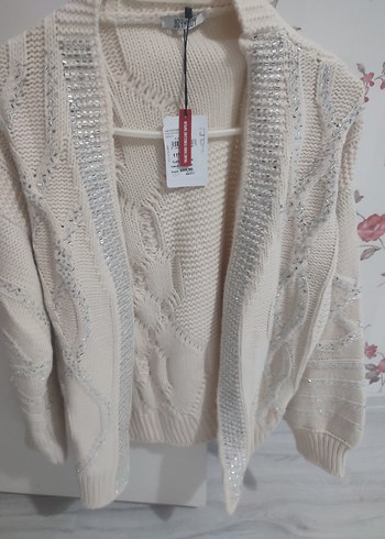 Nakışlı  Pullu Beyaz Triko Kadın Hırka - Görsel 3