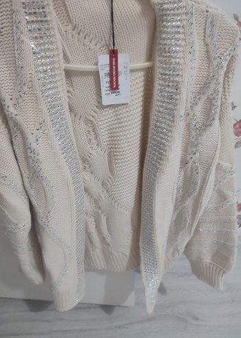 Nakışlı  Pullu Beyaz Triko Kadın Hırka - Görsel 4