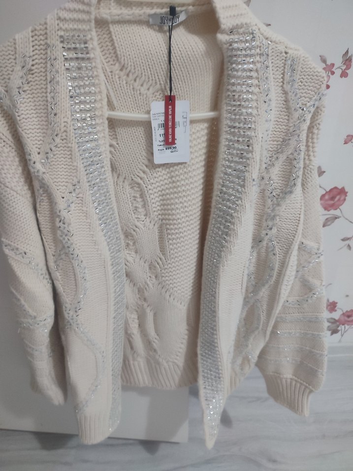 Nakışlı  Pullu Beyaz Triko Kadın Hırka - Görsel 3