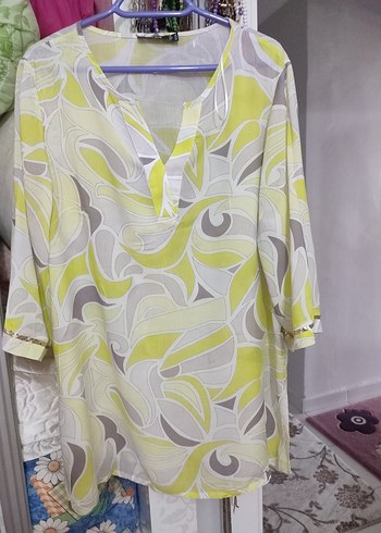 Sarı Batik Desenli V Yaka Tunik İkiler Marka