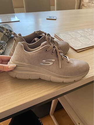 36.5 Beden Skechers ayakkabı