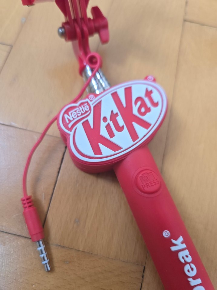 Renkli Kırmızı KitKat Selfie Çubuğu - Görsel 2