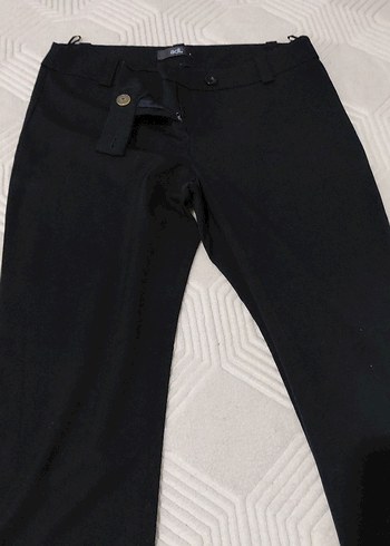 Kemerli Siyah Midi Kumaş Pantolon - Görsel 2