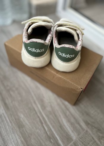 24 Beden beyaz Renk Adidas