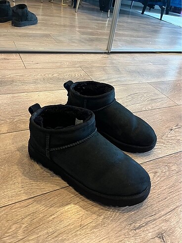 Ugg mini