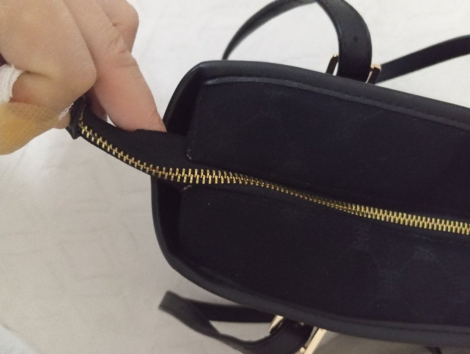 Siyah Tokalı Kadın Süet Çanta - Görsel 4