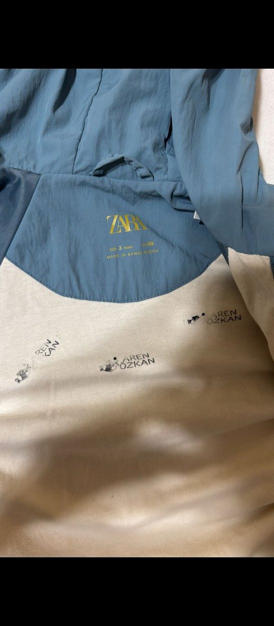 Erkek Çocuk Mavi Kapüşonlu Yağmurluk - Görsel 2