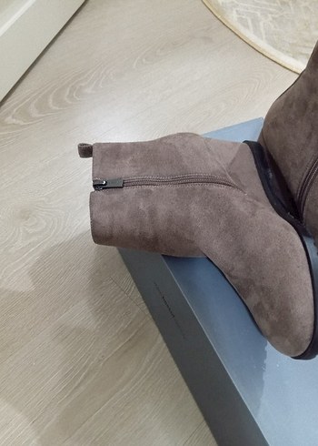 Süet Kadın Topuklu Bot - Görsel 5