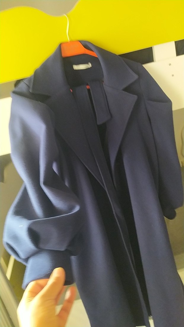 Lacivert kuşaklı uzun kaban - Görsel 4