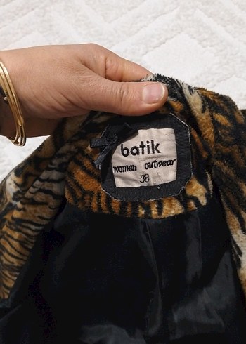 Kapüşonlu Siyah Kaban Zebra Desenli İç Astar - Görsel 5